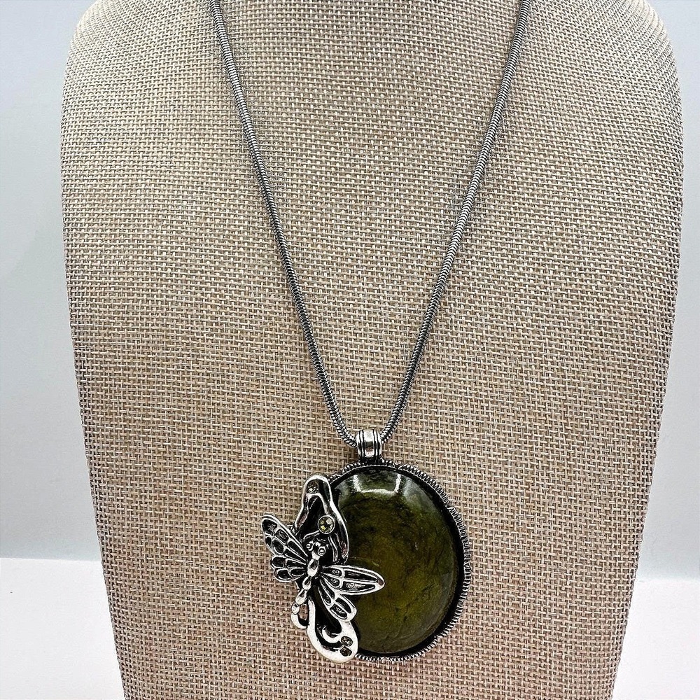Vintage 90s Silver Tone Dragonfly Pendant Necklace Green Glass Boho Jewelry‎
